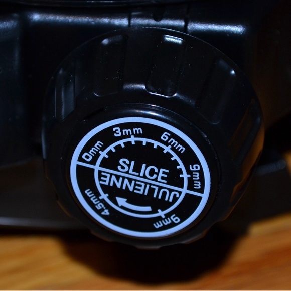 Crofton collapsible mandolin slicer with food holder - Picture 6 of 8